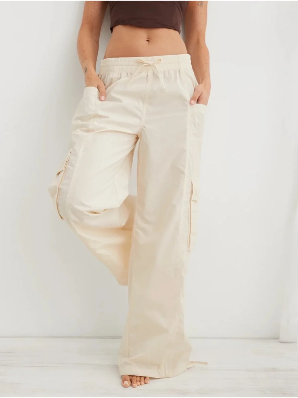 aerie Cream Wide-Leg Cargo Pants with Drawstring Waist - Picture 4 of 16